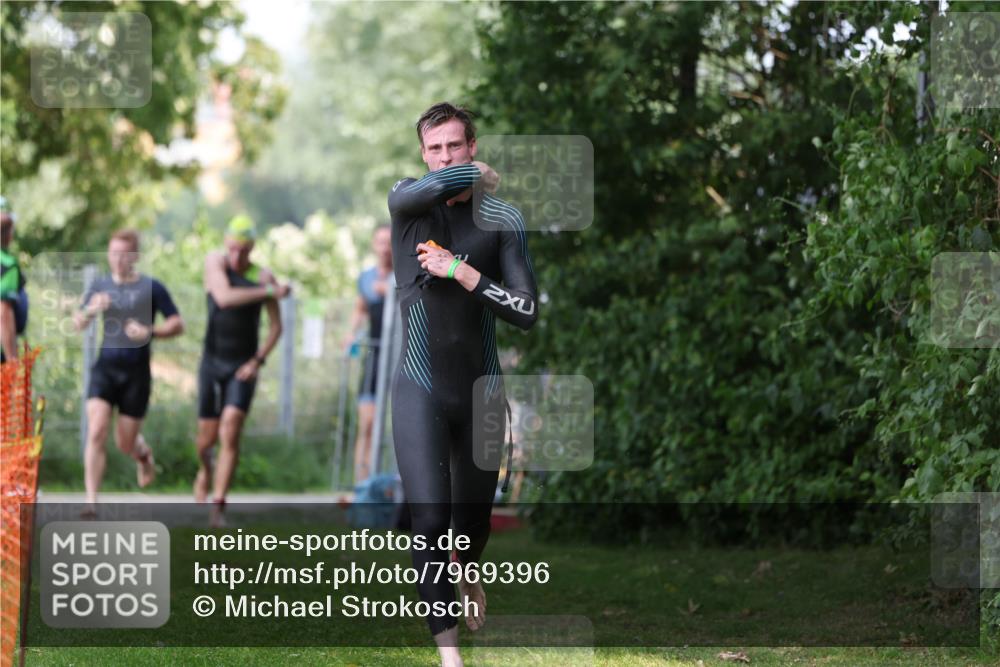 15.06.2025 - 7 Türme Triathlon Michael Strokosch http://msf.ph/oto/7969396 15.06.2025 12:56:17 Schwimmen 741, 767, 804, 842, 851, 869, 872, 880, 896, 904, 963, 992, 1077, 1091, 1149, 1150 meine-sportfotos.de