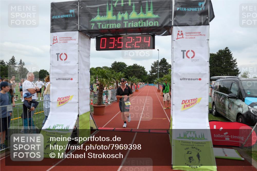 15.06.2025 - 7 Türme Triathlon Michael Strokosch http://msf.ph/oto/7969398 15.06.2025 13:52:24 Ziel 789 meine-sportfotos.de