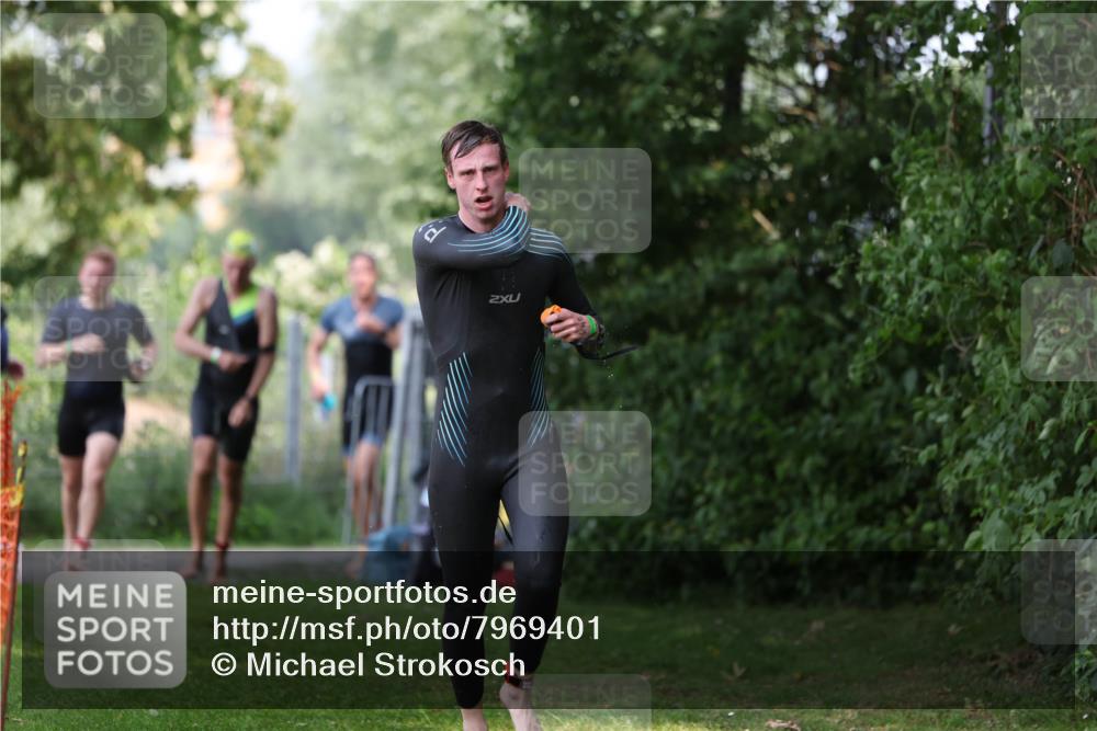 15.06.2025 - 7 Türme Triathlon Michael Strokosch http://msf.ph/oto/7969401 15.06.2025 12:56:17 Schwimmen 741, 767, 804, 842, 851, 869, 872, 880, 896, 904, 963, 992, 1077, 1091, 1149, 1150 meine-sportfotos.de