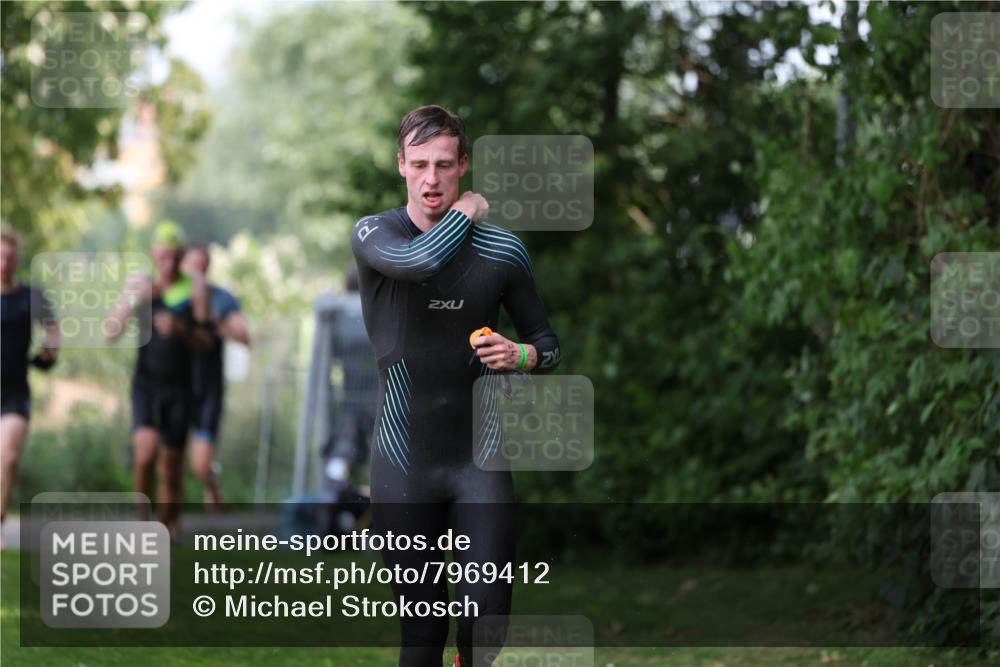 15.06.2025 - 7 Türme Triathlon Michael Strokosch http://msf.ph/oto/7969412 15.06.2025 12:56:18 Schwimmen 741, 767, 804, 842, 851, 869, 872, 880, 896, 904, 963, 992, 1077, 1091, 1149, 1150 meine-sportfotos.de