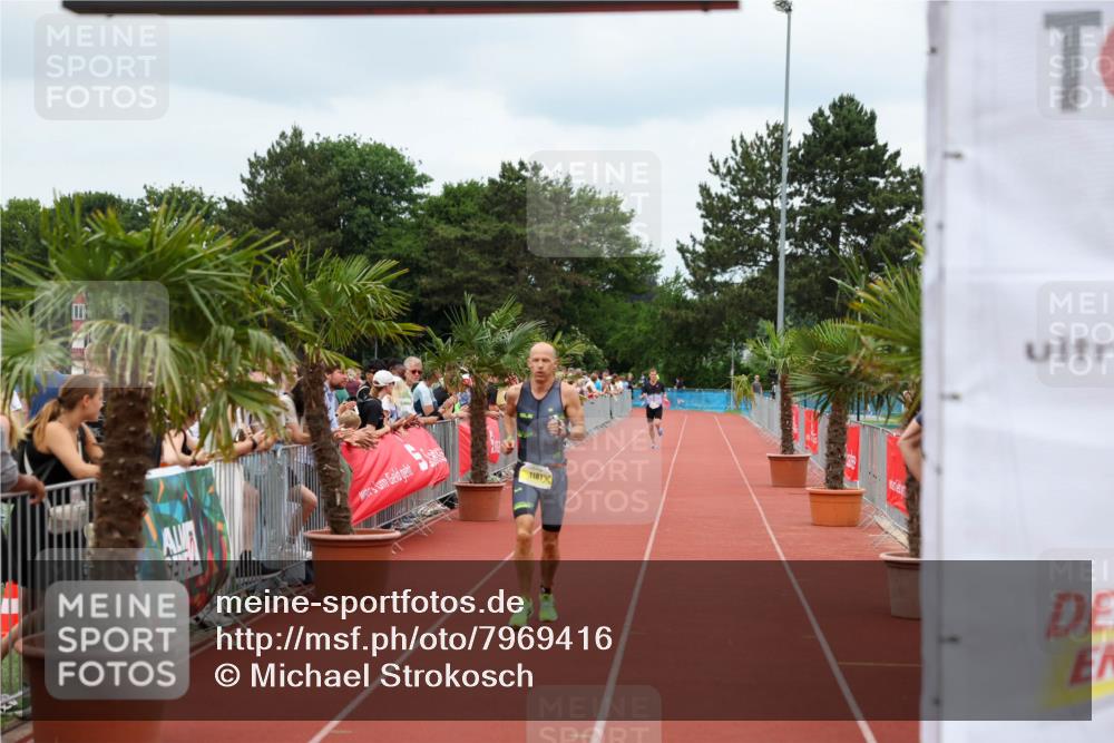 15.06.2025 - 7 Türme Triathlon Michael Strokosch http://msf.ph/oto/7969416 15.06.2025 13:52:39 Ziel 1181 meine-sportfotos.de