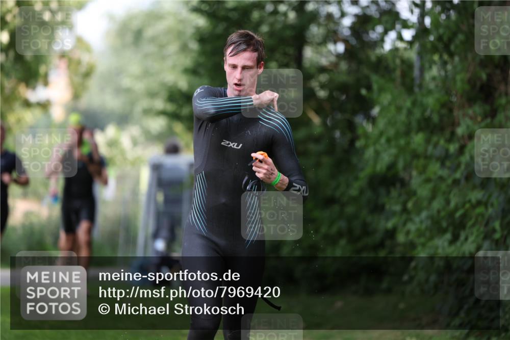 15.06.2025 - 7 Türme Triathlon Michael Strokosch http://msf.ph/oto/7969420 15.06.2025 12:56:18 Schwimmen 741, 767, 804, 842, 851, 869, 872, 880, 896, 904, 963, 992, 1077, 1091, 1149, 1150 meine-sportfotos.de