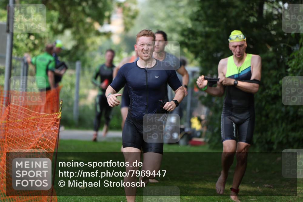 15.06.2025 - 7 Türme Triathlon Michael Strokosch http://msf.ph/oto/7969447 15.06.2025 12:56:22 Schwimmen 741, 767, 786, 804, 842, 851, 869, 872, 880, 896, 904, 963, 992, 1060, 1070, 1077, 1091, 1149 meine-sportfotos.de