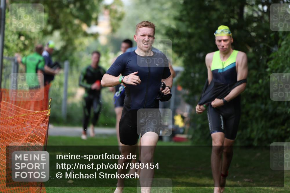 15.06.2025 - 7 Türme Triathlon Michael Strokosch http://msf.ph/oto/7969454 15.06.2025 12:56:22 Schwimmen 741, 767, 786, 804, 842, 851, 869, 872, 880, 896, 904, 963, 992, 1060, 1070, 1077, 1091, 1149 meine-sportfotos.de