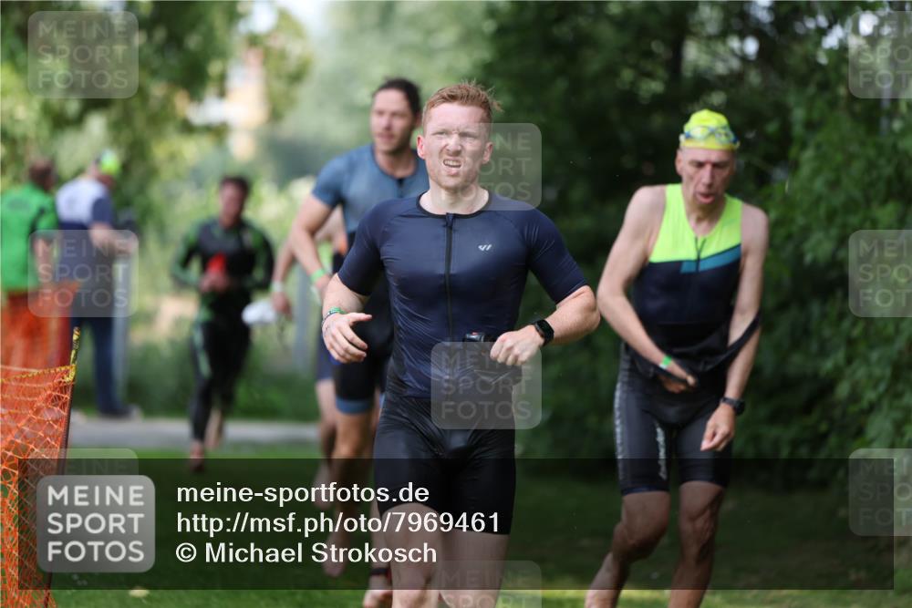 15.06.2025 - 7 Türme Triathlon Michael Strokosch http://msf.ph/oto/7969461 15.06.2025 12:56:22 Schwimmen 741, 767, 786, 804, 842, 851, 869, 872, 880, 896, 904, 963, 992, 1060, 1070, 1077, 1091, 1149 meine-sportfotos.de