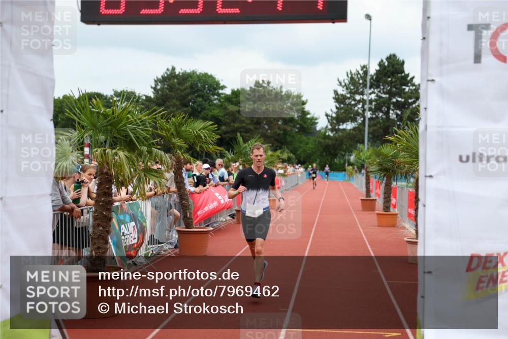 15.06.2025 - 7 Türme Triathlon Michael Strokosch http://msf.ph/oto/7969462 15.06.2025 13:52:47 Ziel 719, 1181 meine-sportfotos.de