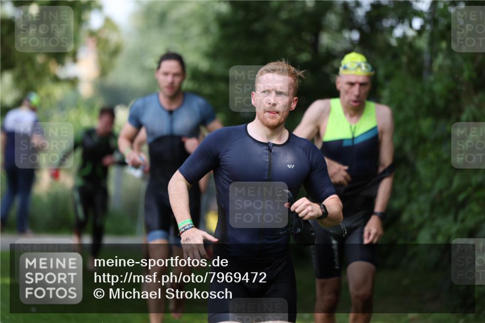 15.06.2025 - 7 Türme Triathlon Michael Strokosch http://msf.ph/oto/7969472 15.06.2025 12:56:23 Schwimmen 741, 767, 786, 804, 842, 851, 869, 872, 880, 896, 904, 963, 992, 1060, 1070, 1077, 1091, 1149 meine-sportfotos.de