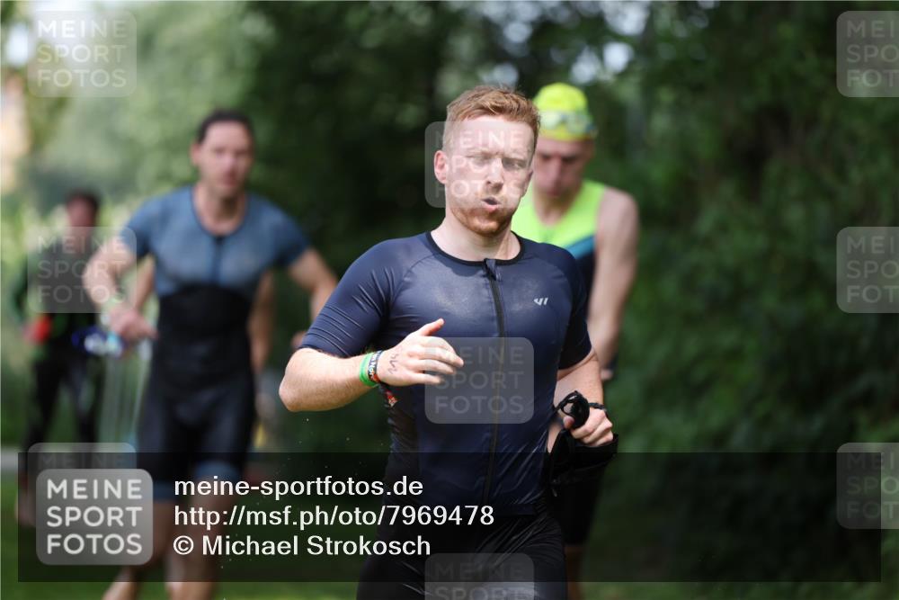 15.06.2025 - 7 Türme Triathlon Michael Strokosch http://msf.ph/oto/7969478 15.06.2025 12:56:23 Schwimmen 741, 767, 786, 804, 842, 851, 869, 872, 880, 896, 904, 963, 992, 1060, 1070, 1077, 1091, 1149 meine-sportfotos.de