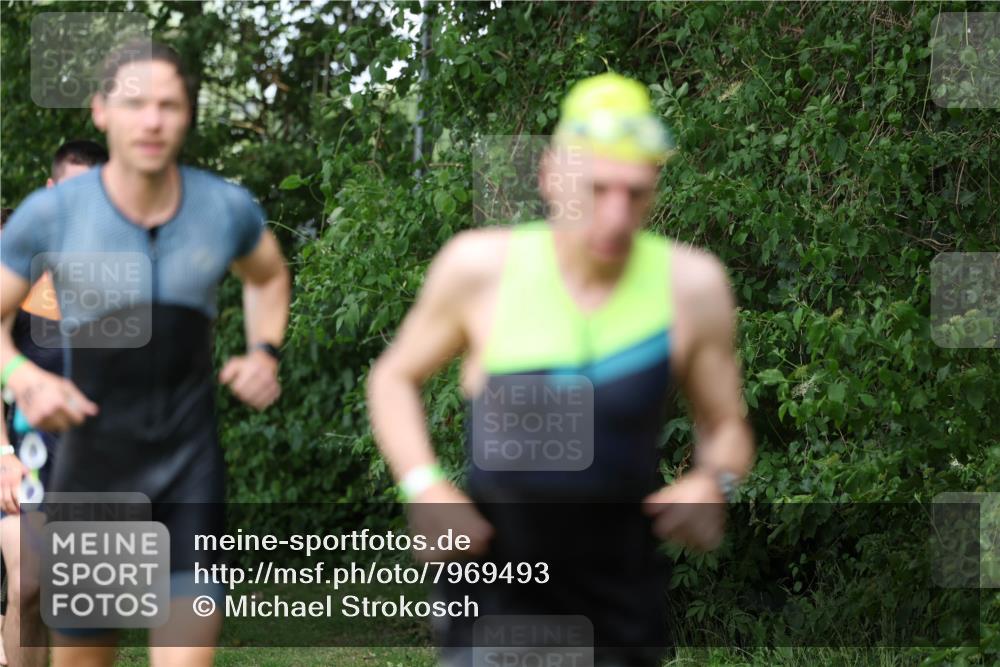 15.06.2025 - 7 Türme Triathlon Michael Strokosch http://msf.ph/oto/7969493 15.06.2025 12:56:24 Schwimmen 741, 767, 786, 804, 842, 851, 869, 872, 880, 896, 904, 963, 992, 1060, 1070, 1077, 1091, 1149 meine-sportfotos.de