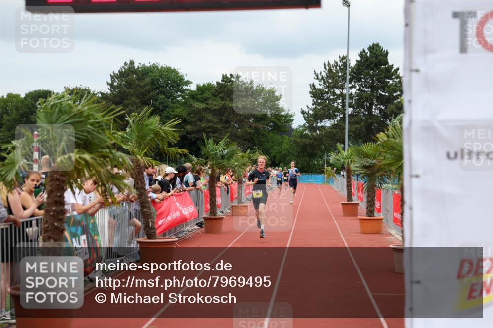 15.06.2025 - 7 Türme Triathlon Michael Strokosch http://msf.ph/oto/7969495 15.06.2025 13:52:55 Ziel 719, 886 meine-sportfotos.de