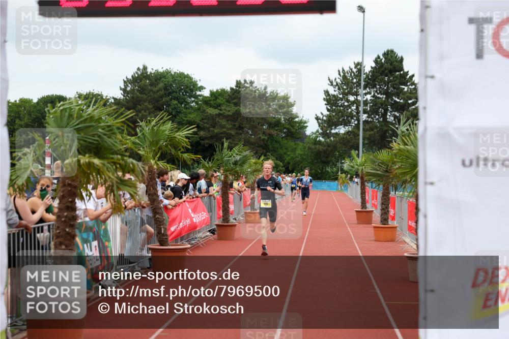 15.06.2025 - 7 Türme Triathlon Michael Strokosch http://msf.ph/oto/7969500 15.06.2025 13:52:56 Ziel 719, 886 meine-sportfotos.de