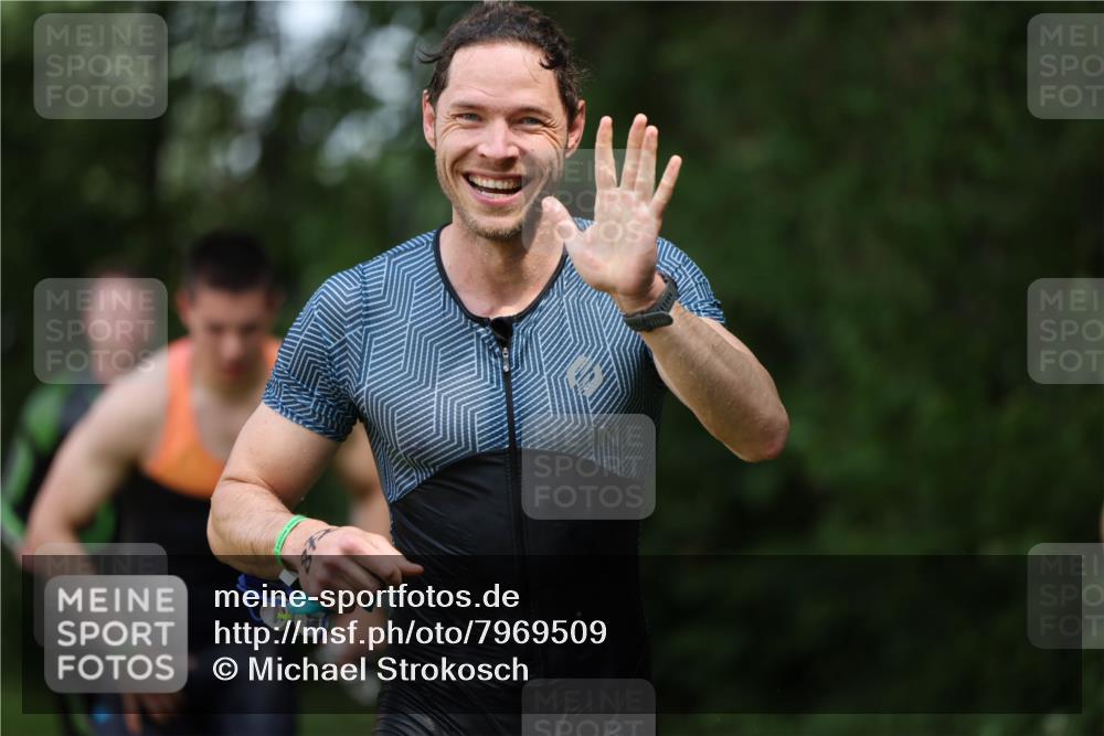 15.06.2025 - 7 Türme Triathlon Michael Strokosch http://msf.ph/oto/7969509 15.06.2025 12:56:26 Schwimmen 741, 767, 786, 804, 842, 851, 868, 869, 872, 880, 886, 896, 963, 992, 1060, 1070, 1077, 1091, 1149, 1175 meine-sportfotos.de