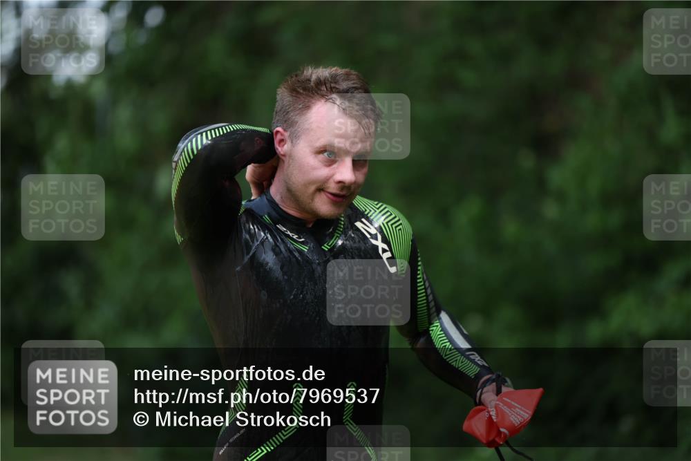15.06.2025 - 7 Türme Triathlon Michael Strokosch http://msf.ph/oto/7969537 15.06.2025 12:56:28 Schwimmen 741, 767, 786, 804, 842, 851, 868, 869, 872, 886, 896, 963, 992, 1003, 1060, 1070, 1077, 1091, 1149, 1175 meine-sportfotos.de