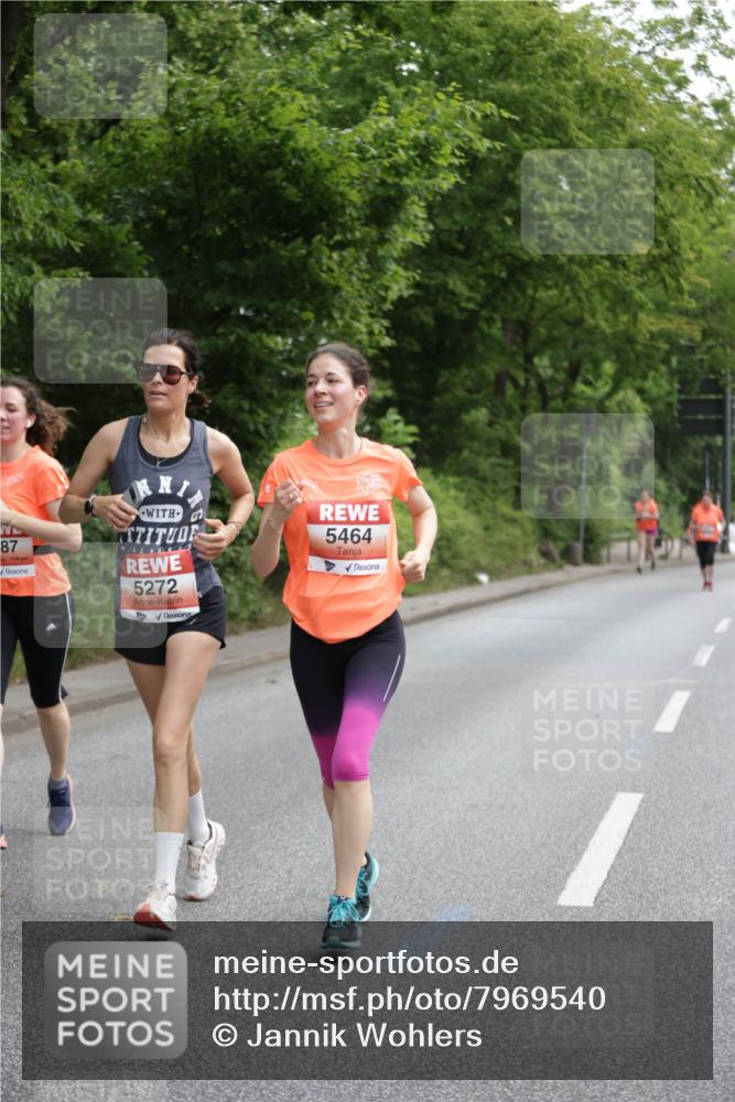 15.06.2025 - REWE Women's Run Jannik Wohlers http://msf.ph/oto/7969540 15.06.2025 10:04:34 Laufen 87, 5272, 5464 meine-sportfotos.de