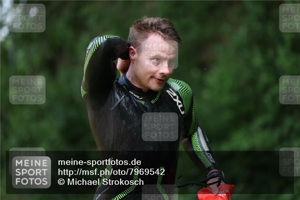 15.06.2025 - 7 Türme Triathlon Michael Strokosch http://msf.ph/oto/7969542 15.06.2025 12:56:28 Schwimmen 741, 767, 786, 804, 842, 851, 868, 869, 872, 886, 896, 963, 992, 1003, 1060, 1070, 1077, 1091, 1149, 1175 meine-sportfotos.de