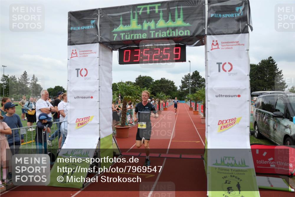 15.06.2025 - 7 Türme Triathlon Michael Strokosch http://msf.ph/oto/7969547 15.06.2025 13:52:58 Ziel 886, 1164 meine-sportfotos.de