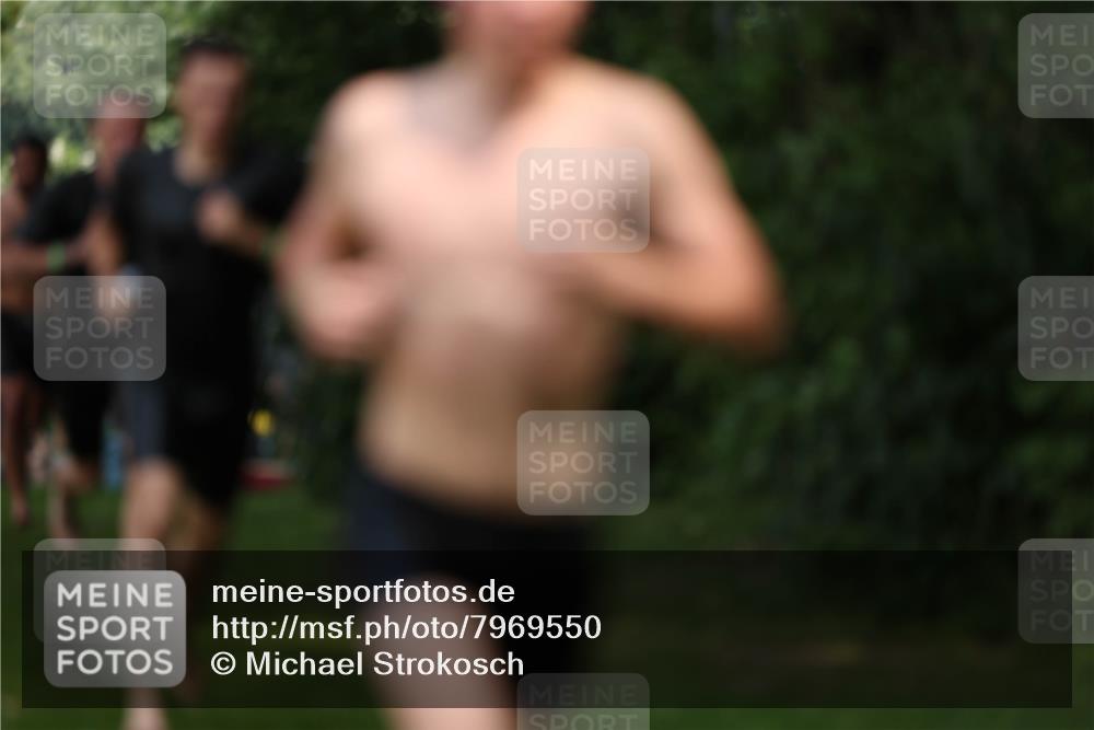 15.06.2025 - 7 Türme Triathlon Michael Strokosch http://msf.ph/oto/7969550 15.06.2025 12:56:30 Schwimmen 767, 786, 804, 842, 851, 868, 869, 872, 886, 896, 963, 992, 1003, 1028, 1060, 1070, 1077, 1091, 1149, 1175 meine-sportfotos.de
