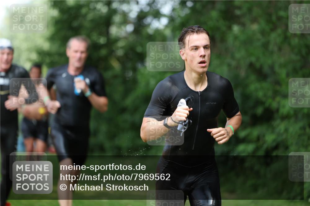15.06.2025 - 7 Türme Triathlon Michael Strokosch http://msf.ph/oto/7969562 15.06.2025 12:56:32 Schwimmen 767, 786, 804, 842, 851, 868, 869, 872, 886, 896, 901, 963, 992, 1003, 1028, 1060, 1070, 1077, 1091, 1149, 1175 meine-sportfotos.de