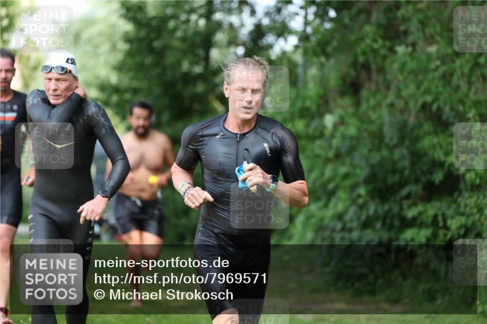 15.06.2025 - 7 Türme Triathlon Michael Strokosch http://msf.ph/oto/7969571 15.06.2025 12:56:32 Schwimmen 767, 786, 804, 842, 851, 868, 869, 872, 886, 896, 901, 963, 992, 1003, 1028, 1060, 1070, 1077, 1091, 1149, 1175 meine-sportfotos.de