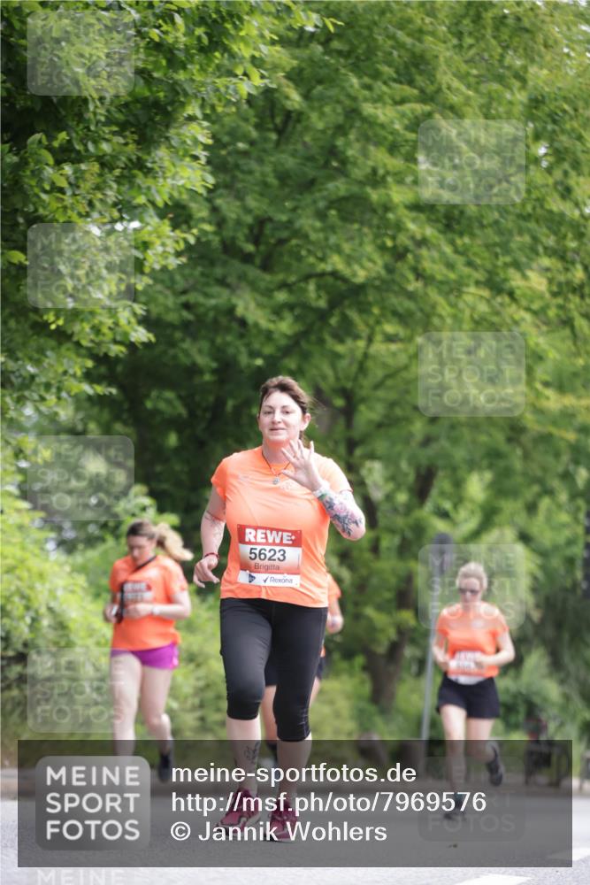 15.06.2025 - REWE Women's Run Jannik Wohlers http://msf.ph/oto/7969576 15.06.2025 10:04:43 Laufen 5623 meine-sportfotos.de
