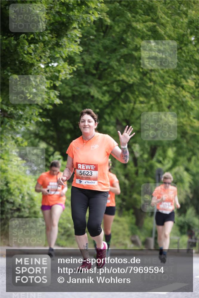 15.06.2025 - REWE Women's Run Jannik Wohlers http://msf.ph/oto/7969594 15.06.2025 10:04:43 Laufen 5623 meine-sportfotos.de