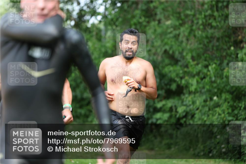 15.06.2025 - 7 Türme Triathlon Michael Strokosch http://msf.ph/oto/7969595 15.06.2025 12:56:34 Schwimmen 767, 786, 804, 842, 851, 868, 869, 872, 886, 896, 901, 963, 992, 1003, 1028, 1060, 1070, 1077, 1091, 1132, 1175, 1198 meine-sportfotos.de