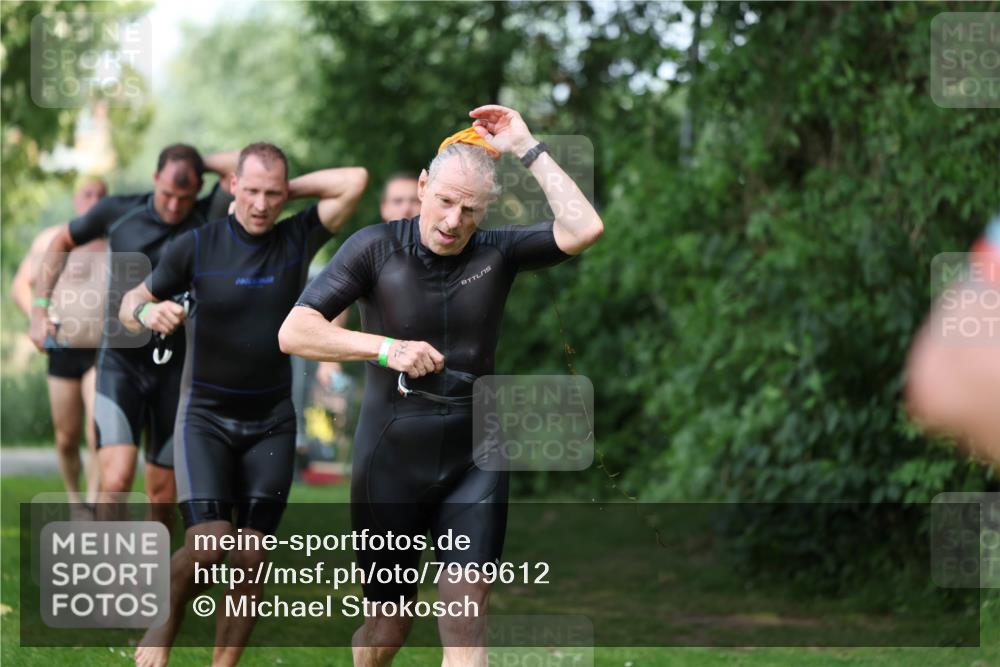 15.06.2025 - 7 Türme Triathlon Michael Strokosch http://msf.ph/oto/7969612 15.06.2025 12:56:36 Schwimmen 767, 786, 804, 842, 851, 868, 869, 872, 886, 896, 901, 963, 1003, 1028, 1060, 1070, 1077, 1091, 1132, 1175, 1198 meine-sportfotos.de
