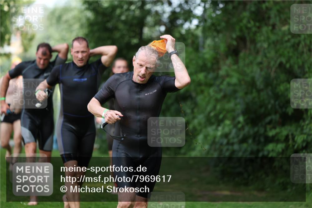 15.06.2025 - 7 Türme Triathlon Michael Strokosch http://msf.ph/oto/7969617 15.06.2025 12:56:36 Schwimmen 767, 786, 804, 842, 851, 868, 869, 872, 886, 896, 901, 963, 1003, 1028, 1060, 1070, 1077, 1091, 1132, 1175, 1198 meine-sportfotos.de
