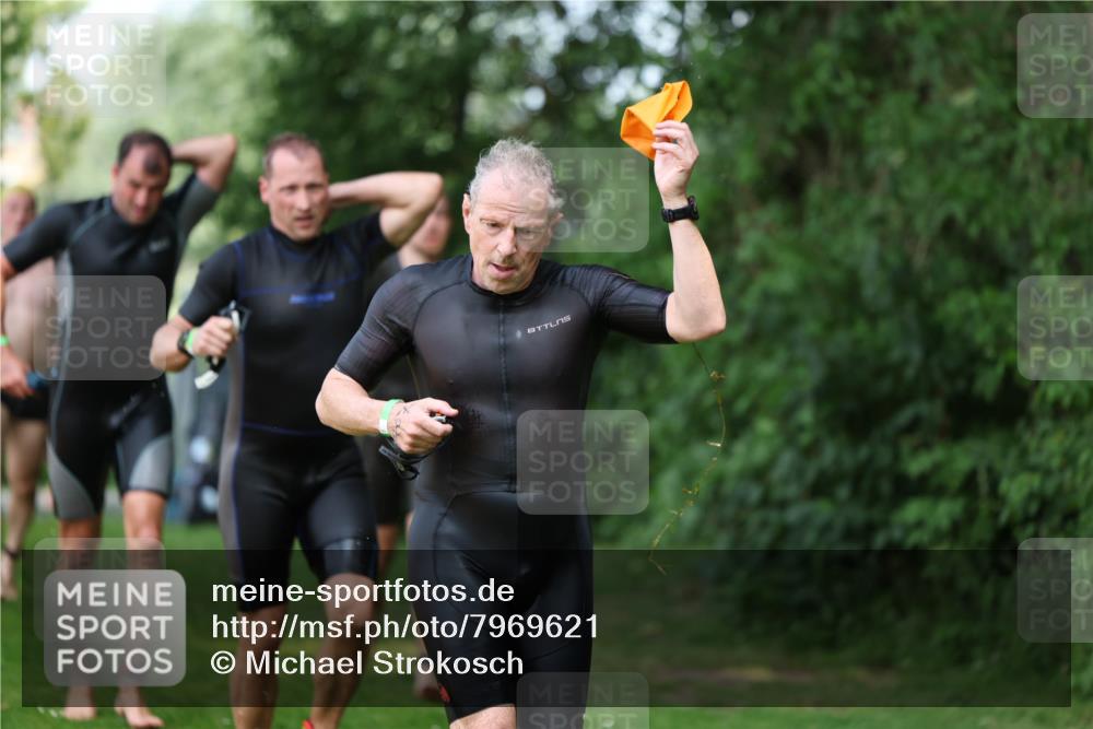 15.06.2025 - 7 Türme Triathlon Michael Strokosch http://msf.ph/oto/7969621 15.06.2025 12:56:36 Schwimmen 767, 786, 804, 842, 851, 868, 869, 872, 886, 896, 901, 963, 1003, 1028, 1060, 1070, 1077, 1091, 1132, 1175, 1198 meine-sportfotos.de