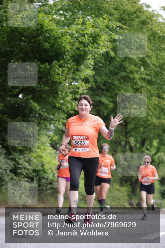 15.06.2025 - REWE Women's Run Jannik Wohlers http://msf.ph/oto/7969629 15.06.2025 10:04:44 Laufen 5623 meine-sportfotos.de