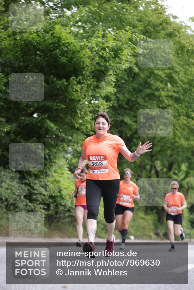 15.06.2025 - REWE Women's Run Jannik Wohlers http://msf.ph/oto/7969630 15.06.2025 10:04:44 Laufen 5623 meine-sportfotos.de