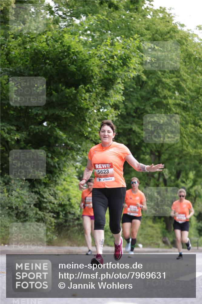 15.06.2025 - REWE Women's Run Jannik Wohlers http://msf.ph/oto/7969631 15.06.2025 10:04:44 Laufen 5623 meine-sportfotos.de