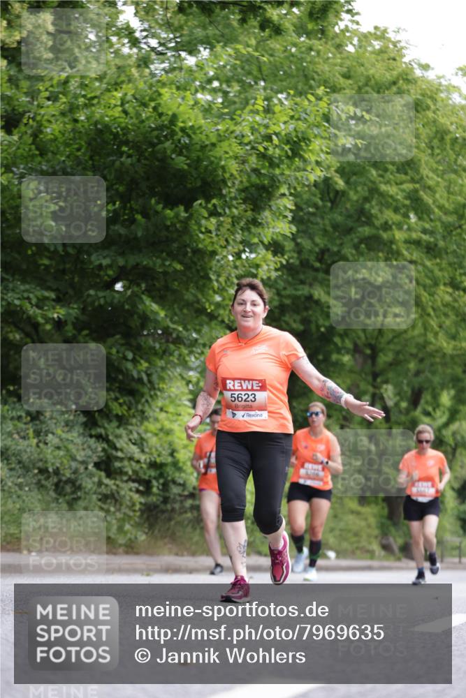 15.06.2025 - REWE Women's Run Jannik Wohlers http://msf.ph/oto/7969635 15.06.2025 10:04:44 Laufen 5623 meine-sportfotos.de