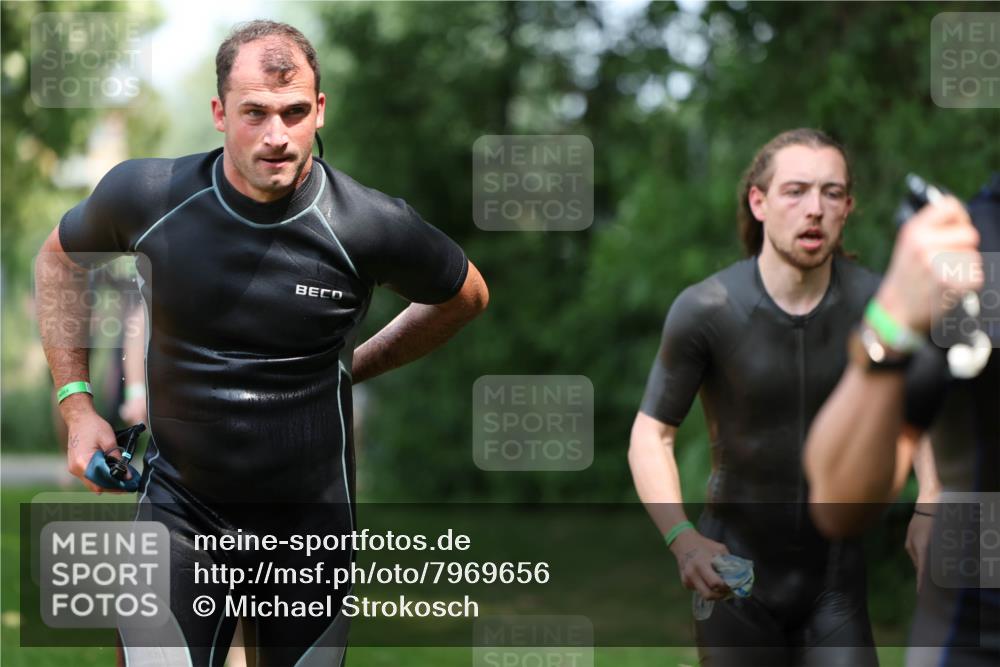 15.06.2025 - 7 Türme Triathlon Michael Strokosch http://msf.ph/oto/7969656 15.06.2025 12:56:39 Schwimmen 767, 786, 804, 842, 851, 868, 886, 901, 963, 1003, 1028, 1060, 1070, 1077, 1132, 1175, 1198 meine-sportfotos.de