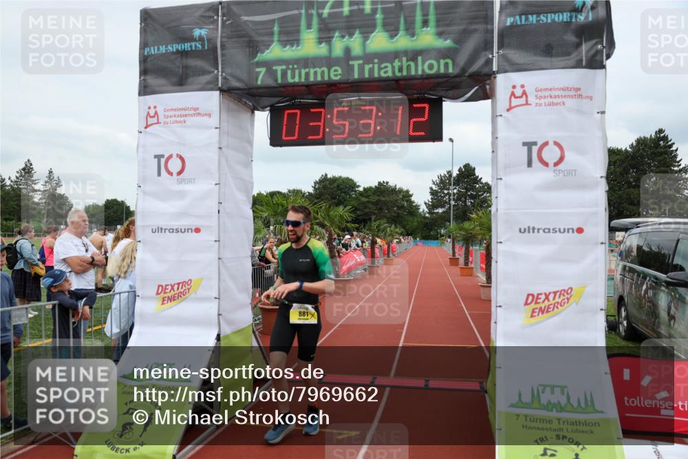15.06.2025 - 7 Türme Triathlon Michael Strokosch http://msf.ph/oto/7969662 15.06.2025 13:53:11 Ziel 881, 930 meine-sportfotos.de
