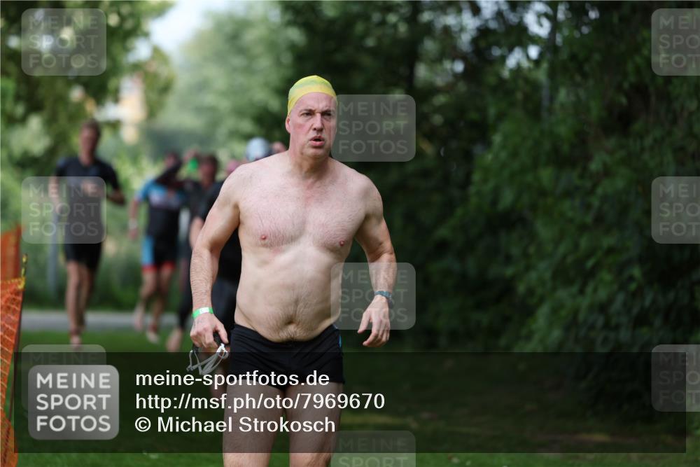 15.06.2025 - 7 Türme Triathlon Michael Strokosch http://msf.ph/oto/7969670 15.06.2025 12:56:41 Schwimmen 767, 786, 842, 851, 868, 886, 901, 910, 963, 1003, 1028, 1060, 1070, 1077, 1132, 1175, 1198 meine-sportfotos.de