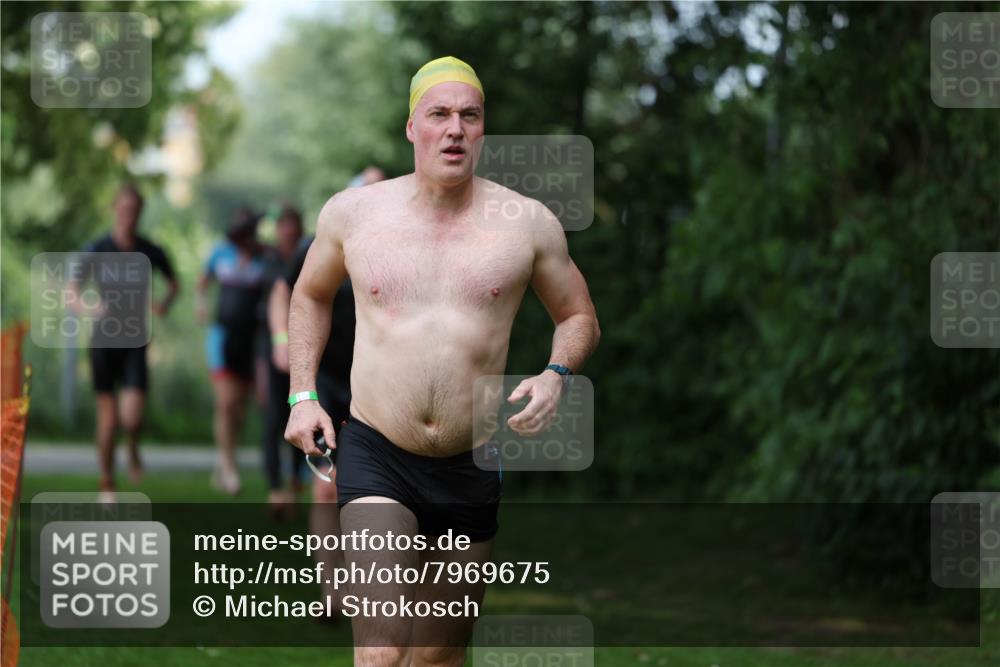 15.06.2025 - 7 Türme Triathlon Michael Strokosch http://msf.ph/oto/7969675 15.06.2025 12:56:41 Schwimmen 767, 786, 842, 851, 868, 886, 901, 910, 963, 1003, 1028, 1060, 1070, 1077, 1132, 1175, 1198 meine-sportfotos.de