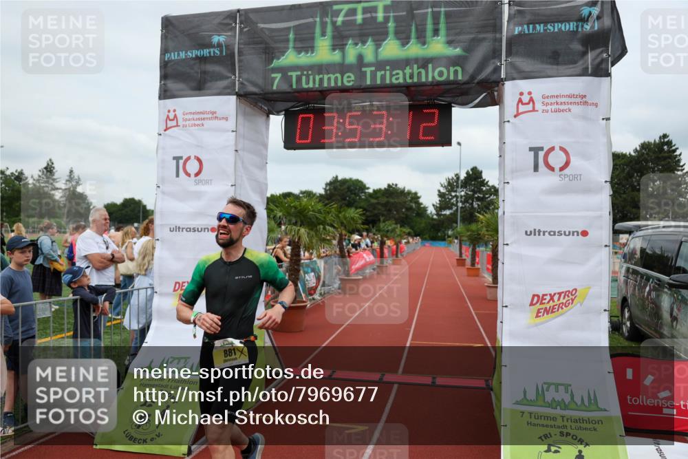 15.06.2025 - 7 Türme Triathlon Michael Strokosch http://msf.ph/oto/7969677 15.06.2025 13:53:12 Ziel 881, 930 meine-sportfotos.de