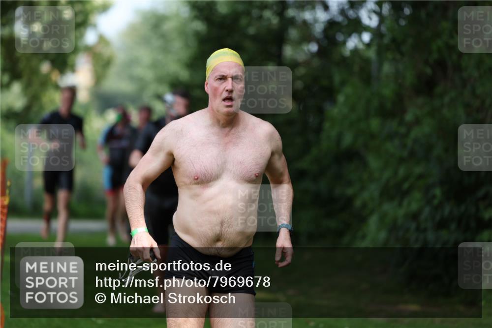 15.06.2025 - 7 Türme Triathlon Michael Strokosch http://msf.ph/oto/7969678 15.06.2025 12:56:41 Schwimmen 767, 786, 842, 851, 868, 886, 901, 910, 963, 1003, 1028, 1060, 1070, 1077, 1132, 1175, 1198 meine-sportfotos.de
