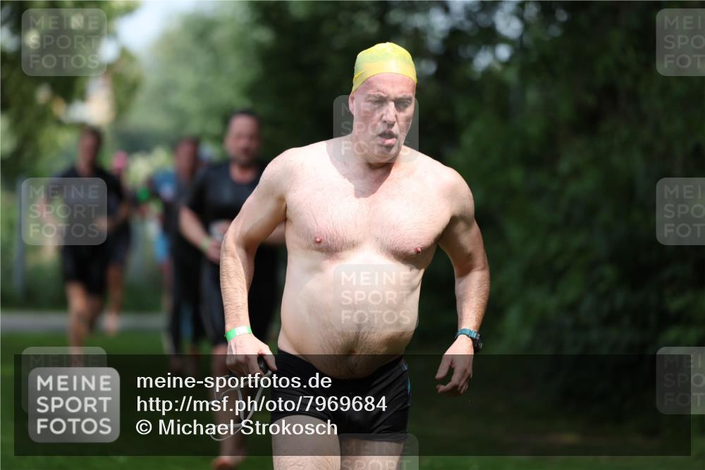 15.06.2025 - 7 Türme Triathlon Michael Strokosch http://msf.ph/oto/7969684 15.06.2025 12:56:42 Schwimmen 767, 786, 851, 868, 886, 901, 910, 963, 1003, 1028, 1060, 1070, 1077, 1132, 1175, 1198 meine-sportfotos.de