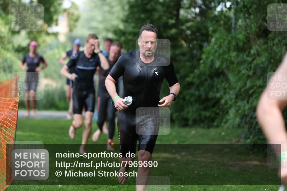 15.06.2025 - 7 Türme Triathlon Michael Strokosch http://msf.ph/oto/7969690 15.06.2025 12:56:43 Schwimmen 767, 786, 851, 868, 886, 901, 910, 963, 1003, 1028, 1060, 1070, 1077, 1132, 1175, 1198 meine-sportfotos.de