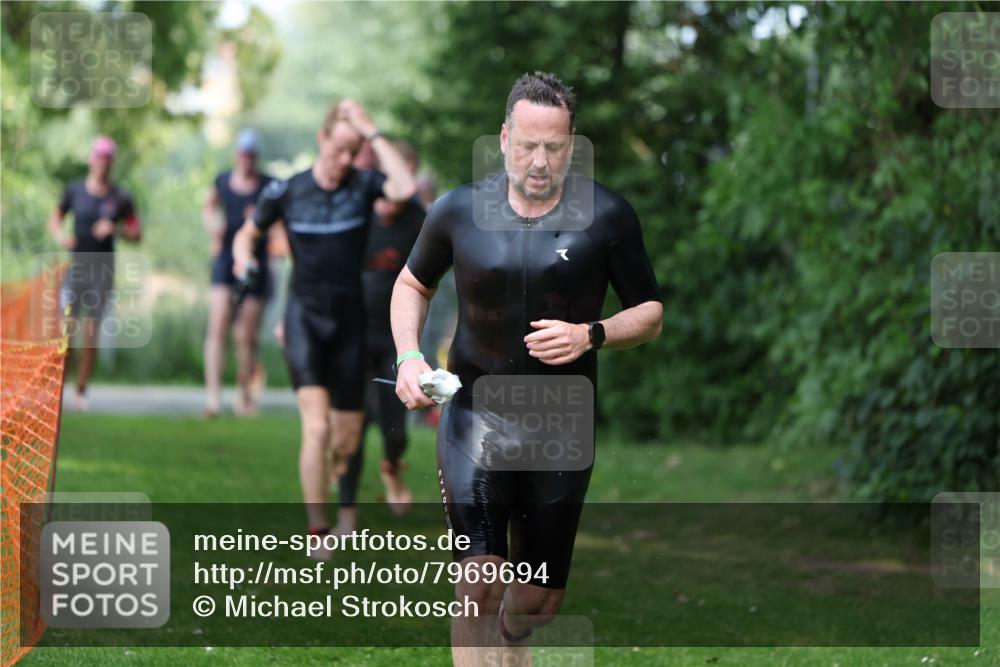 15.06.2025 - 7 Türme Triathlon Michael Strokosch http://msf.ph/oto/7969694 15.06.2025 12:56:43 Schwimmen 767, 786, 851, 868, 886, 901, 910, 963, 1003, 1028, 1060, 1070, 1077, 1132, 1175, 1198 meine-sportfotos.de