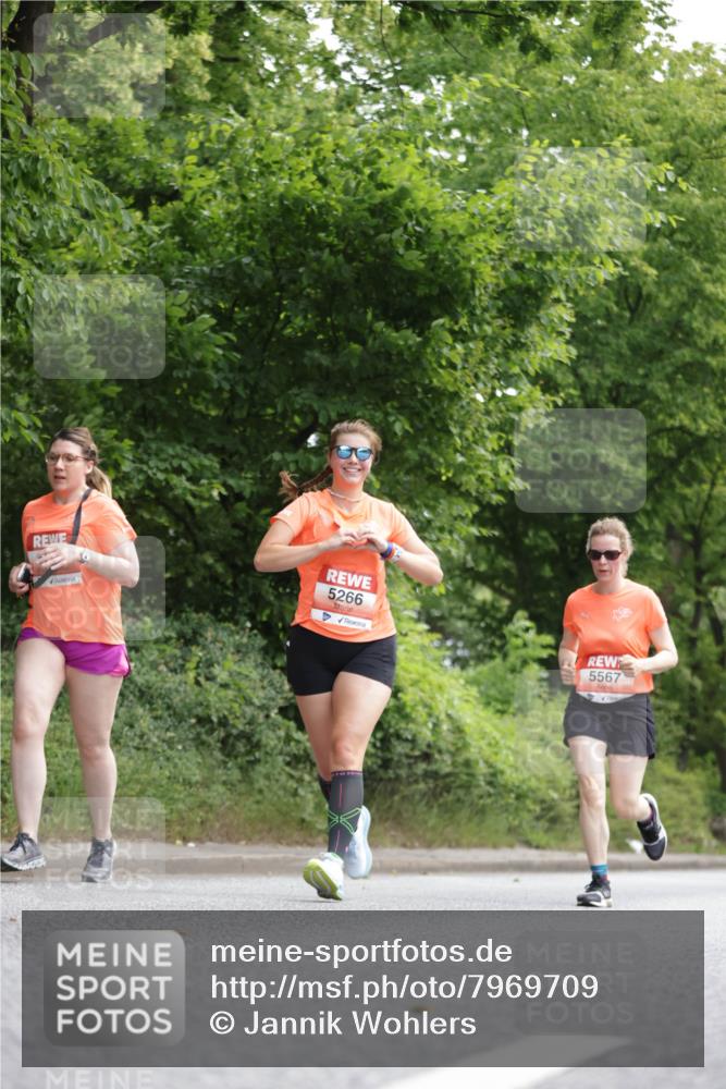 15.06.2025 - REWE Women's Run Jannik Wohlers http://msf.ph/oto/7969709 15.06.2025 10:04:47 Laufen 5266, 5567 meine-sportfotos.de