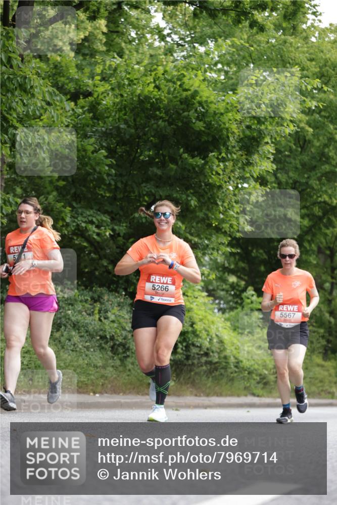 15.06.2025 - REWE Women's Run Jannik Wohlers http://msf.ph/oto/7969714 15.06.2025 10:04:47 Laufen 51, 5266, 5567 meine-sportfotos.de