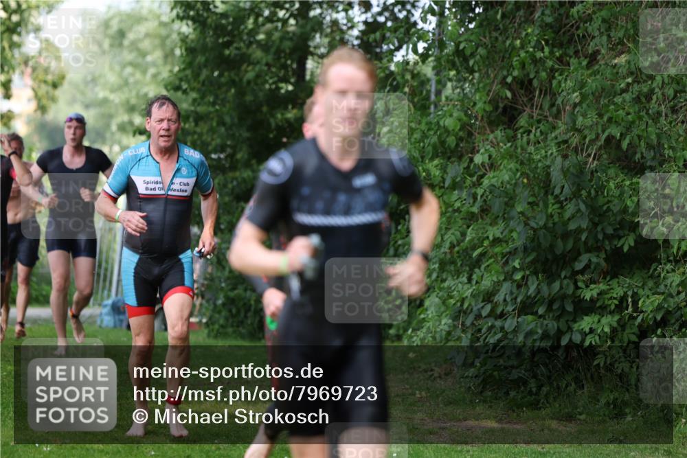 15.06.2025 - 7 Türme Triathlon Michael Strokosch http://msf.ph/oto/7969723 15.06.2025 12:56:45 Schwimmen 767, 786, 851, 868, 886, 901, 910, 1003, 1028, 1060, 1070, 1077, 1132, 1175, 1198 meine-sportfotos.de