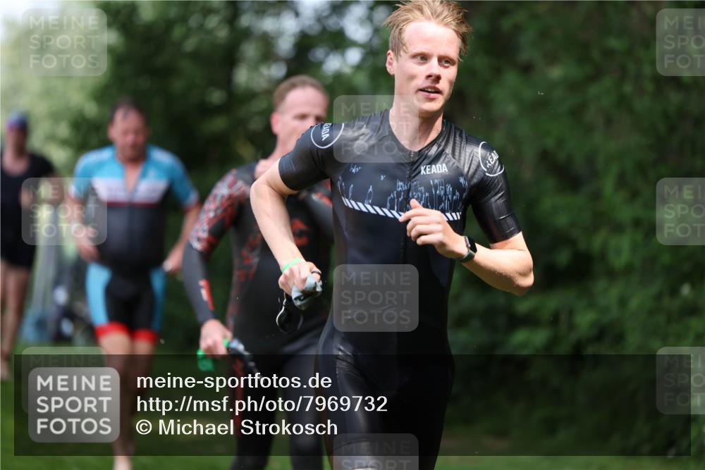 15.06.2025 - 7 Türme Triathlon Michael Strokosch http://msf.ph/oto/7969732 15.06.2025 12:56:46 Schwimmen 767, 786, 868, 886, 901, 910, 1003, 1028, 1060, 1070, 1077, 1132, 1175, 1198 meine-sportfotos.de