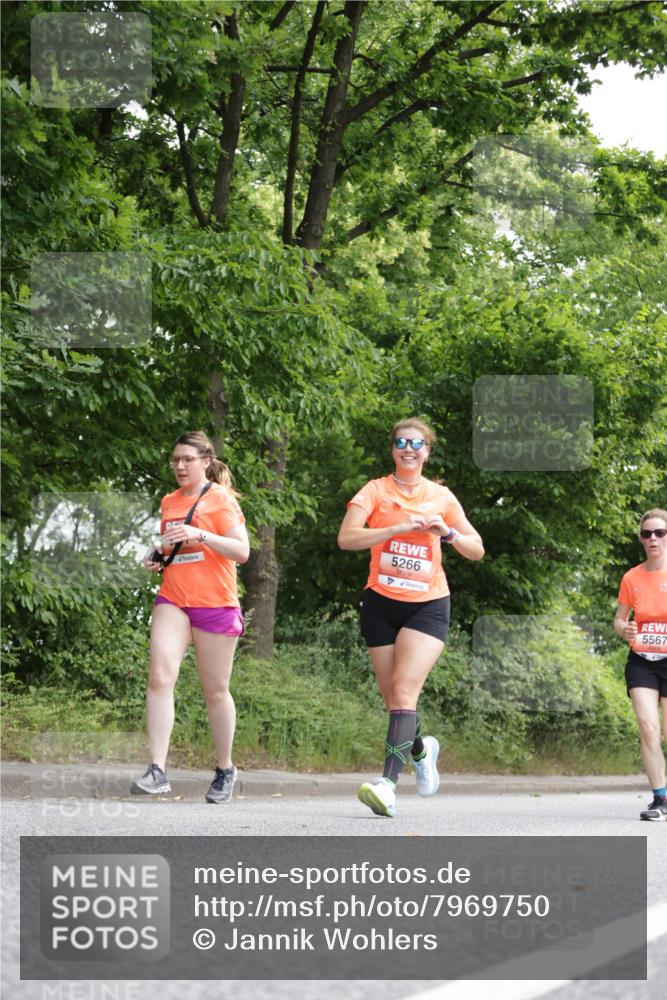 15.06.2025 - REWE Women's Run Jannik Wohlers http://msf.ph/oto/7969750 15.06.2025 10:04:47 Laufen 5266, 5567 meine-sportfotos.de