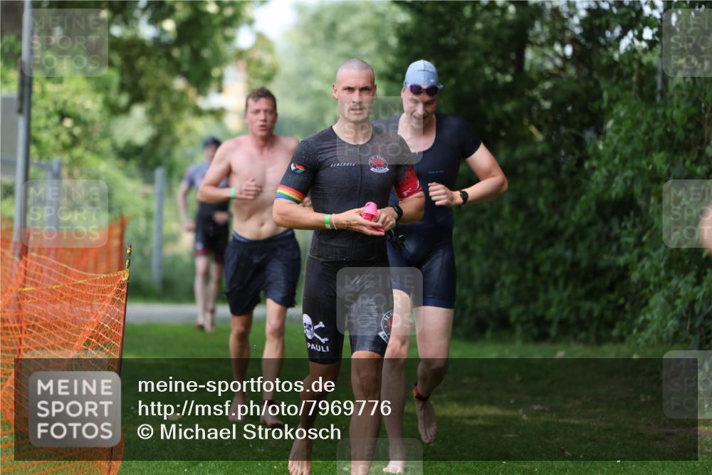 15.06.2025 - 7 Türme Triathlon Michael Strokosch http://msf.ph/oto/7969776 15.06.2025 12:56:49 Schwimmen 786, 868, 886, 901, 910, 1003, 1028, 1060, 1070, 1074, 1132, 1175, 1198 meine-sportfotos.de