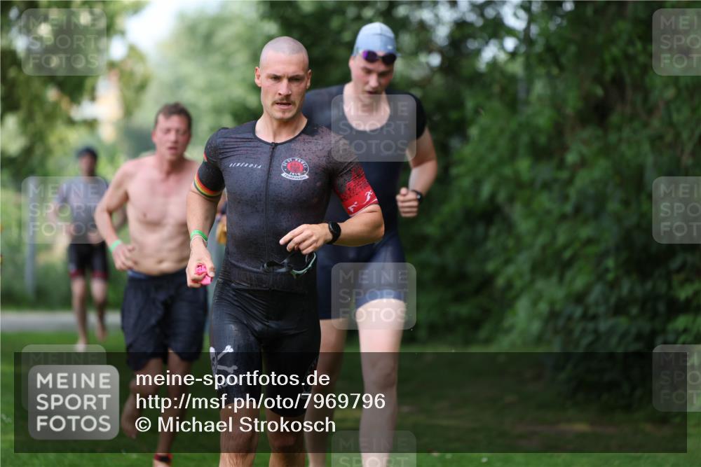 15.06.2025 - 7 Türme Triathlon Michael Strokosch http://msf.ph/oto/7969796 15.06.2025 12:56:50 Schwimmen 786, 868, 886, 901, 910, 1003, 1028, 1074, 1132, 1167, 1175, 1198 meine-sportfotos.de