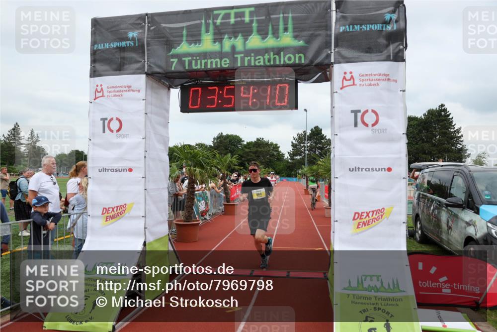 15.06.2025 - 7 Türme Triathlon Michael Strokosch http://msf.ph/oto/7969798 15.06.2025 13:54:10 Ziel 833, 869 meine-sportfotos.de